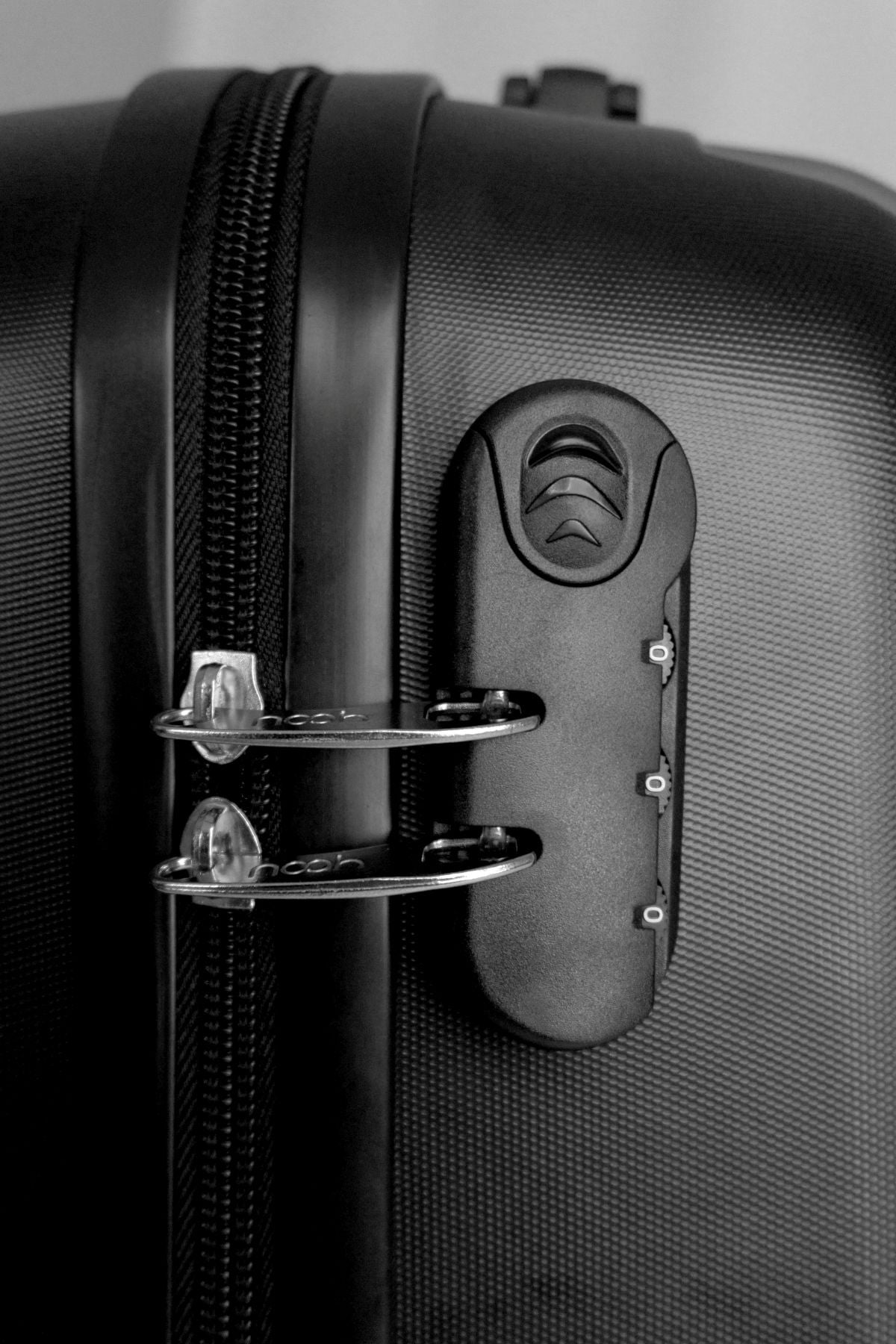 Mala de Bordo Floripa 20" Preta Noah - Leve, Resistente e Compacta