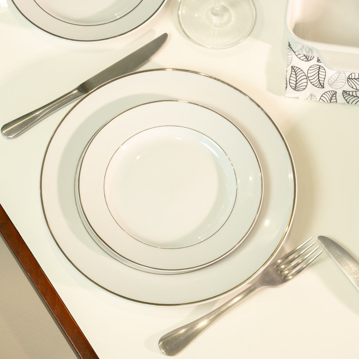 Jogo De Pratos Estaleiro De Porcelanas Borda Dourado 20 Peças