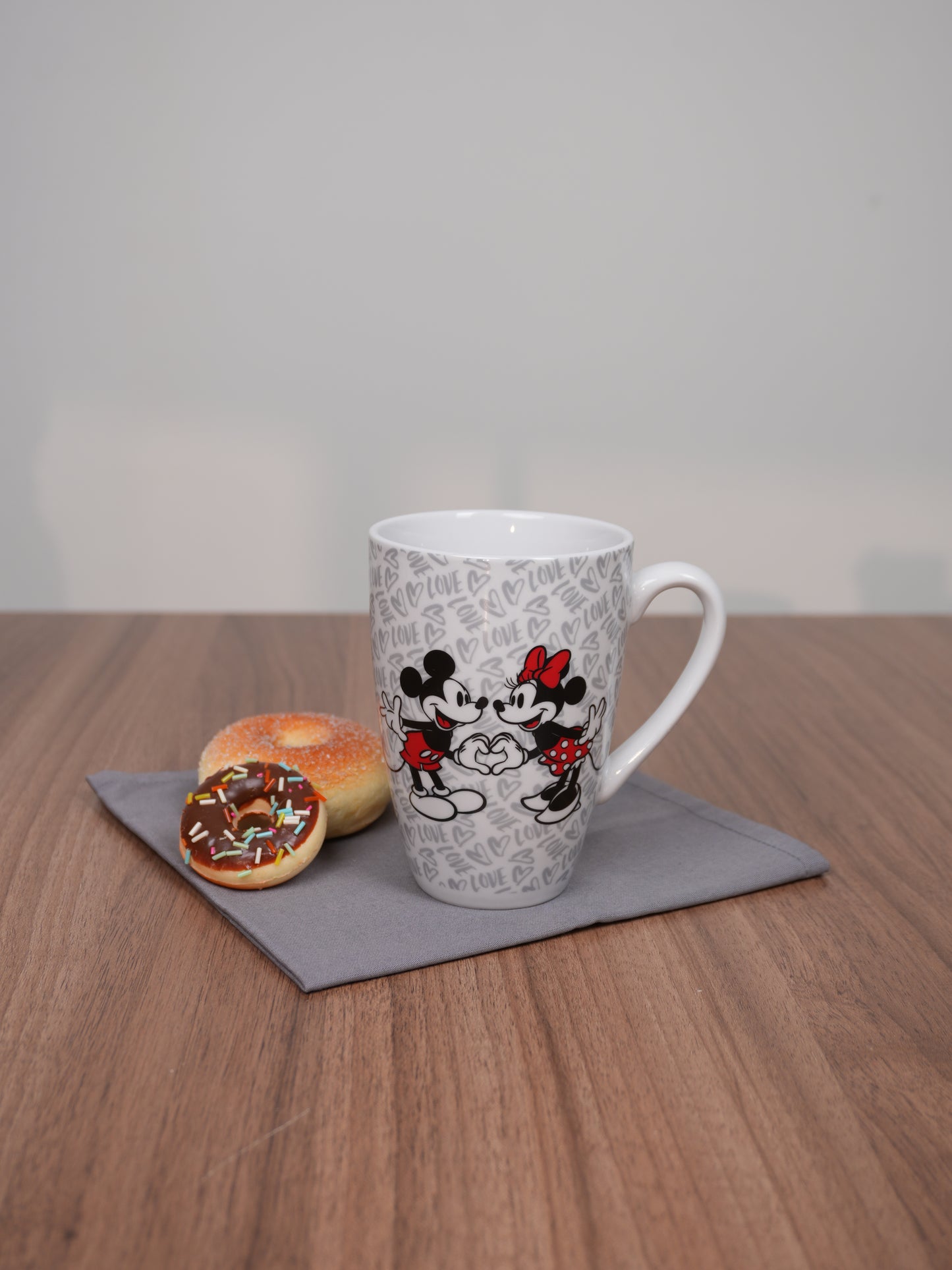 CANECA DE PORCELANA MICKEY E MINNIE LOVE 350ML DISNEY