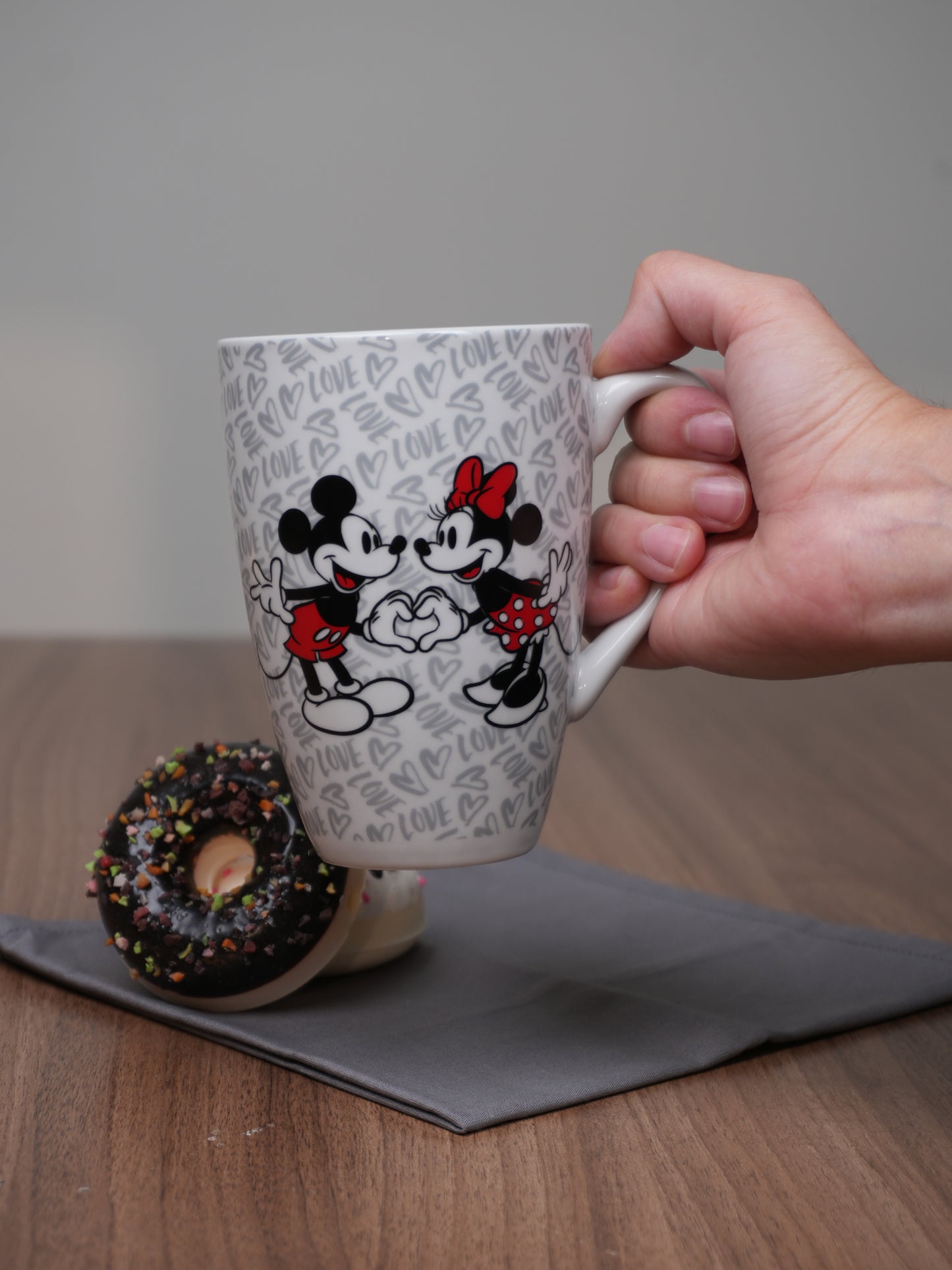 CANECA DE PORCELANA MICKEY E MINNIE LOVE 350ML DISNEY
