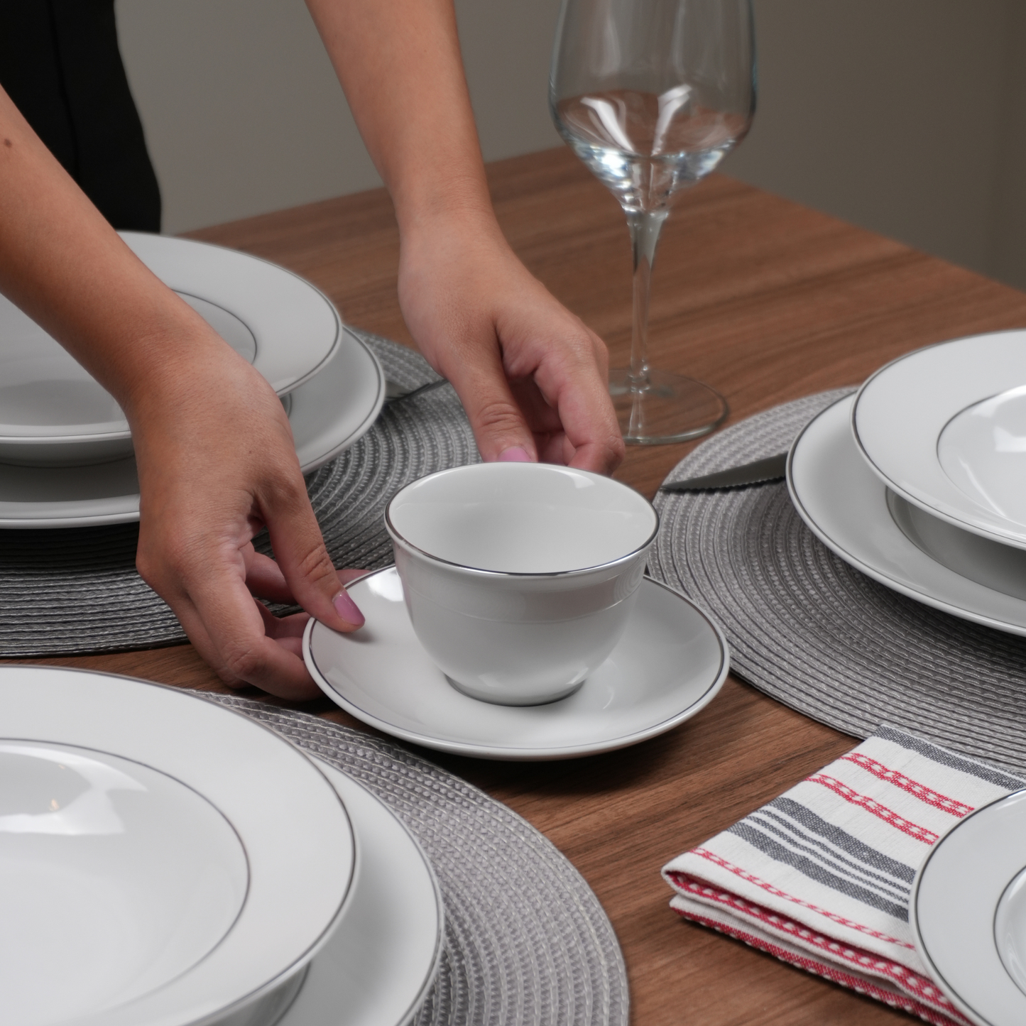 Jogo De Pratos Estaleiro De Porcelanas Borda Prata 20 Peças