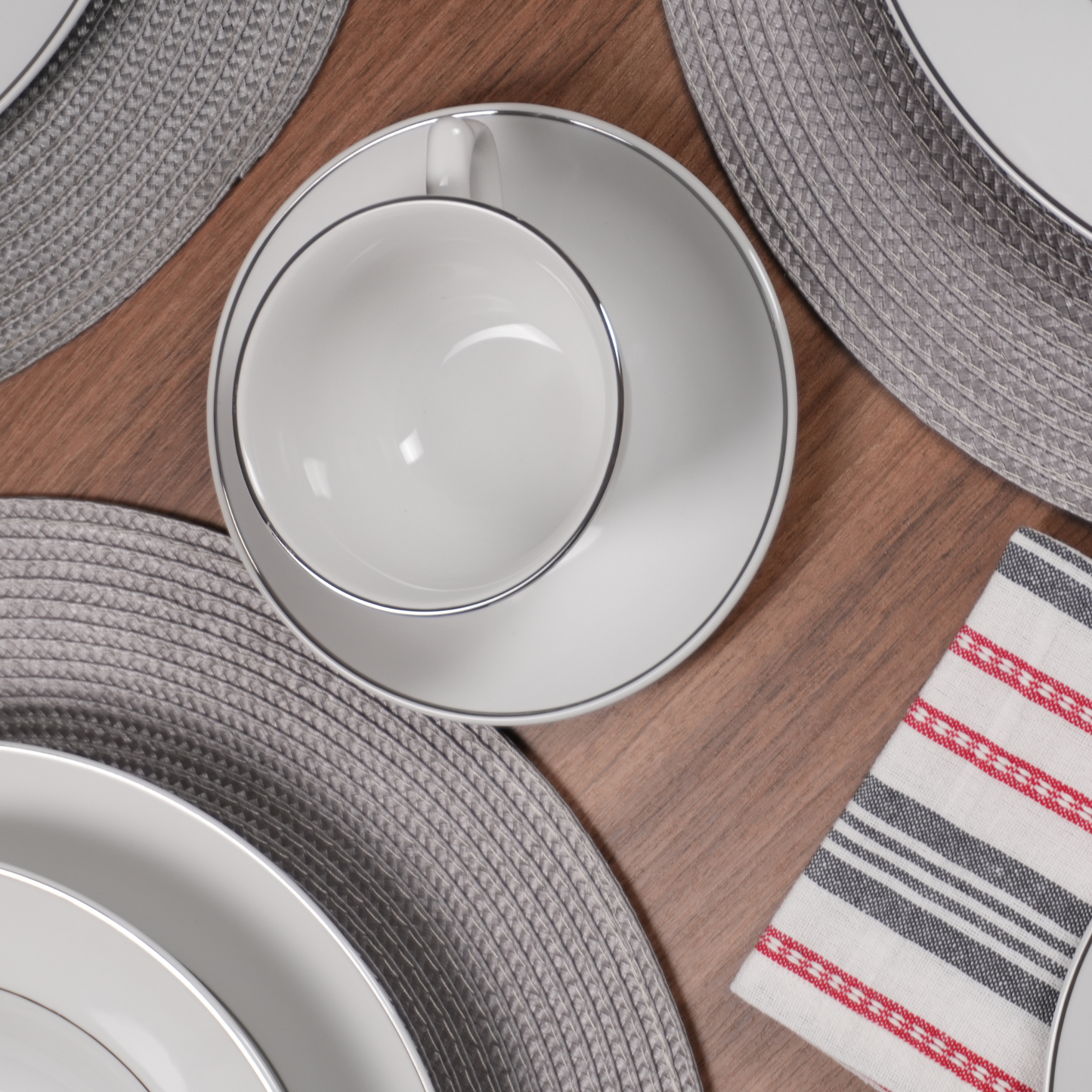 Jogo De Pratos Estaleiro De Porcelanas Borda Prata 20 Peças