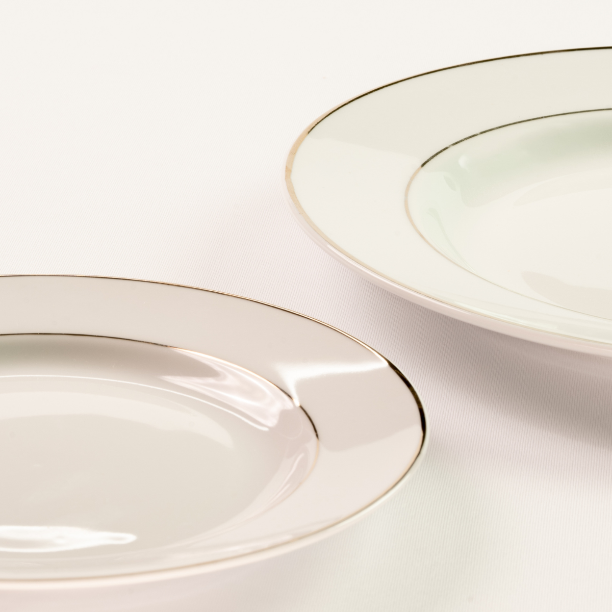 Jogo De Pratos Estaleiro De Porcelanas Borda Dourado 20 Peças