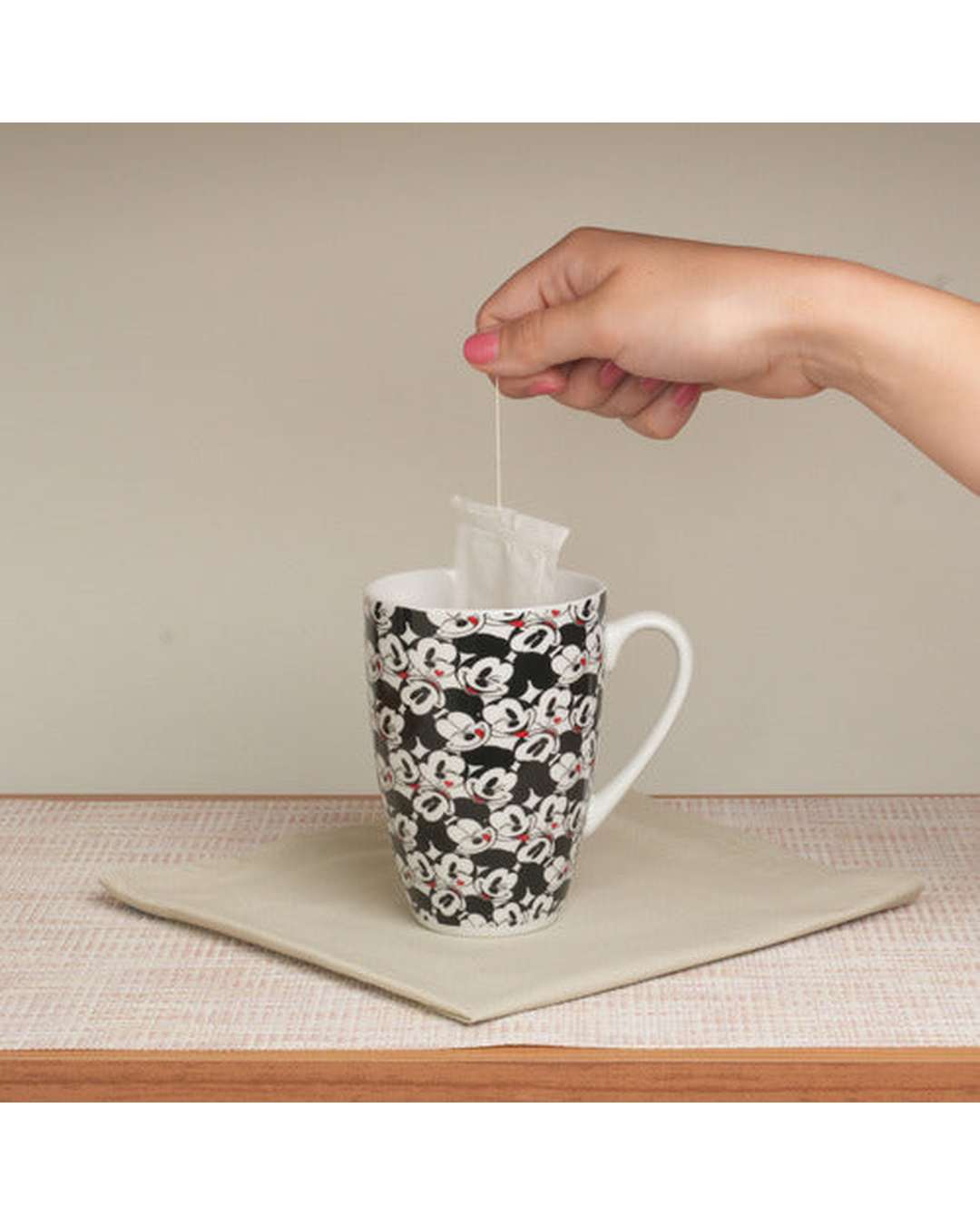 Kit 6 Canecas Porcelana Diversas Mickey e Minnie - 350ml
