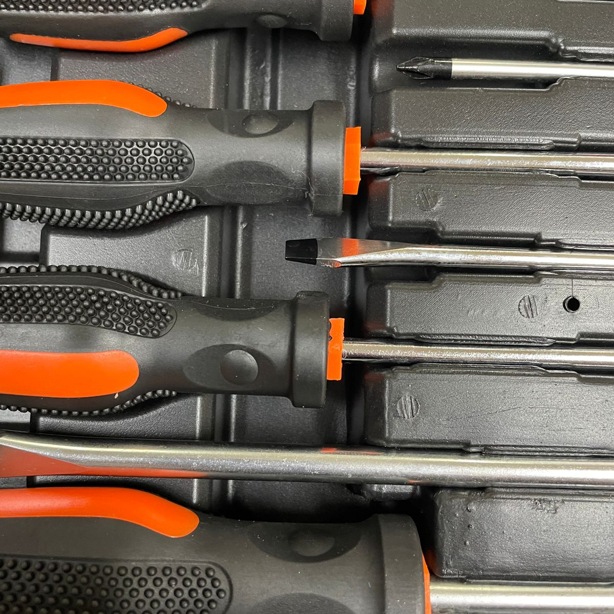 KIT FERRAMENTAS CHAVES COM ESTOJO - 66 PÇS