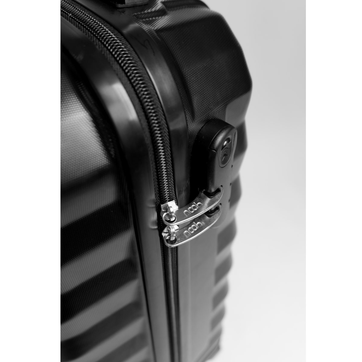 MALA DE VIAGEM 24' PRETA NOAH