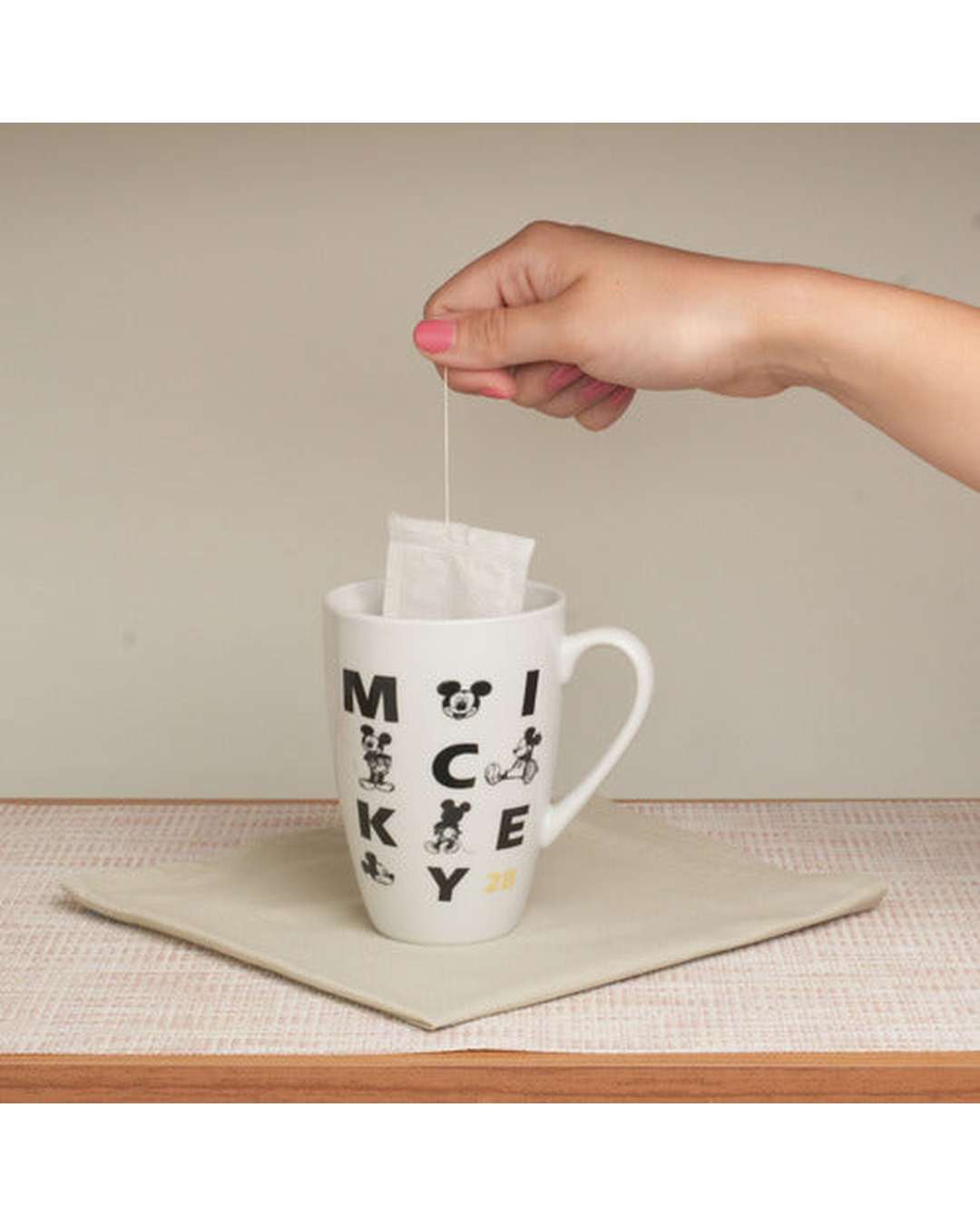 Kit 6 Canecas Porcelana Diversas Mickey e Minnie - 350ml